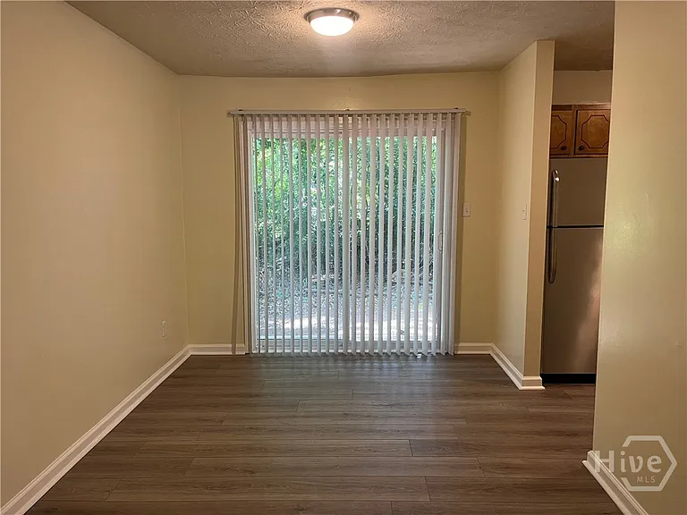 212 Rustwood Dr — Photo 2