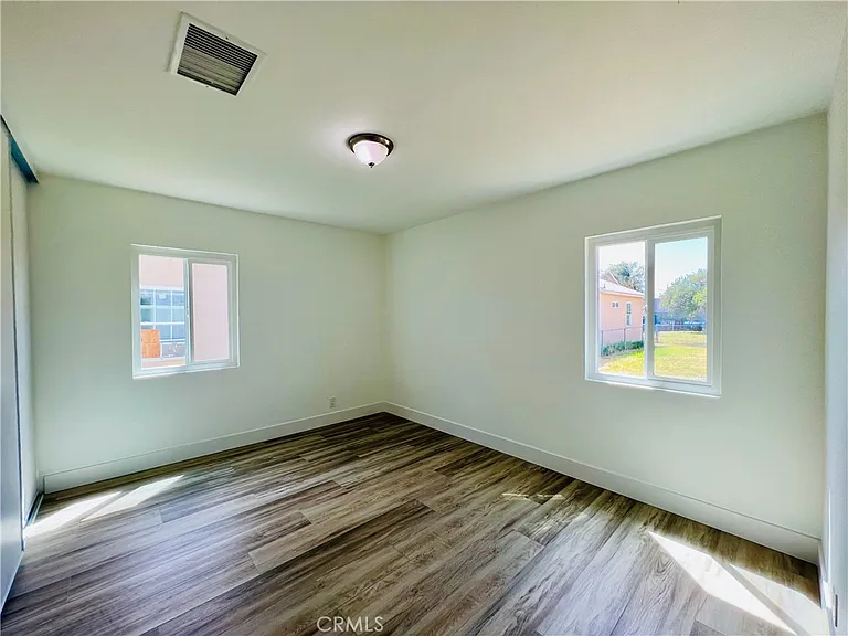 425 Grand Ave — Photo 19