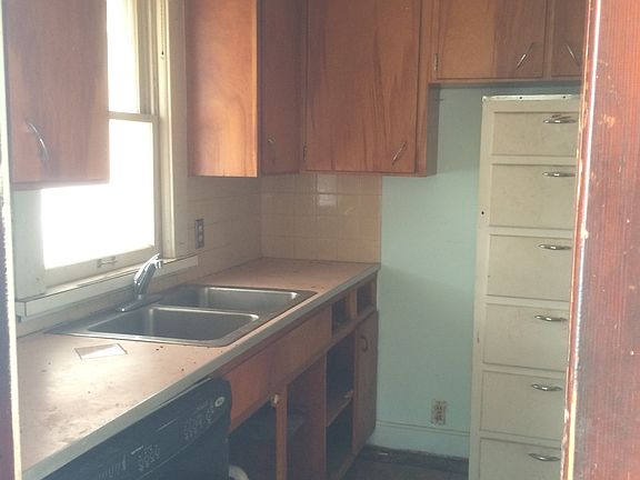 4th image of 6916 Spruce Ave