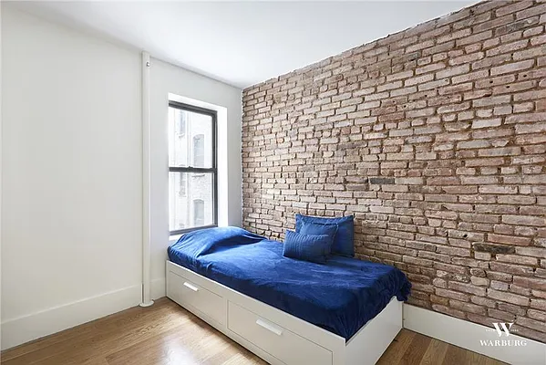 Sold by Warburg | media 10