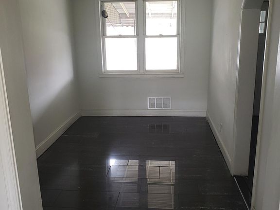 2nd image of 811 Tolna St