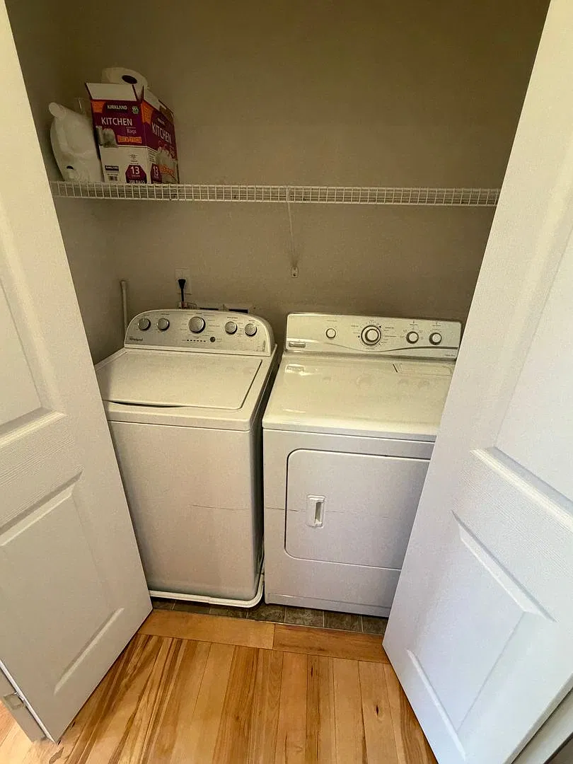 Large three bedroom two bath home in Whispering Meadows — Photo 4