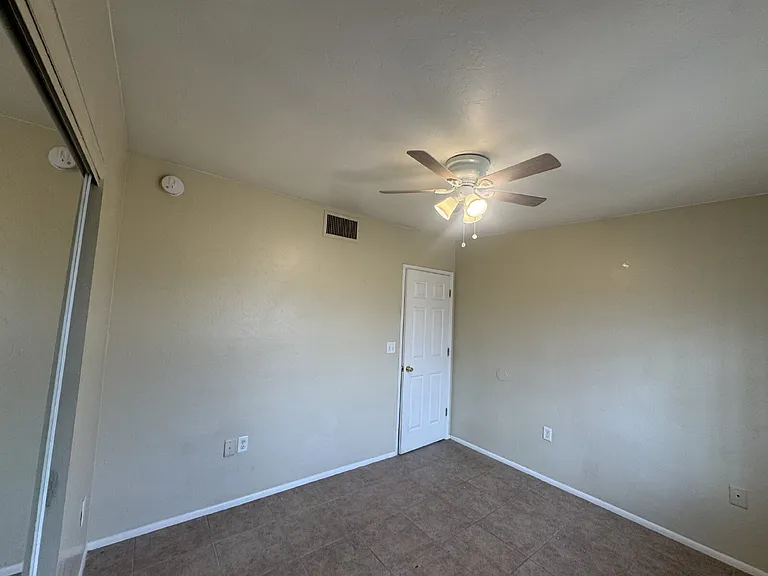 7047 S 6th Ave #1 — Photo 12