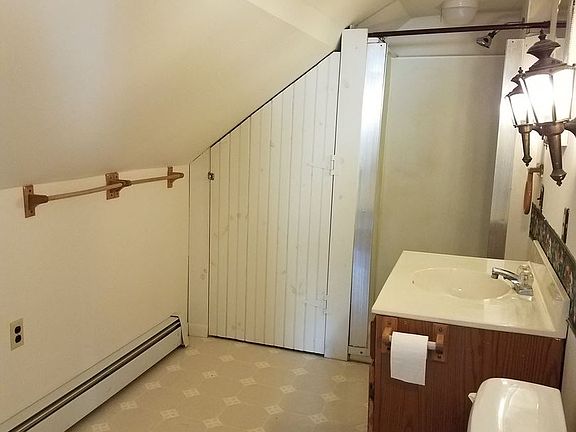 5th image of 2 Martin Ln