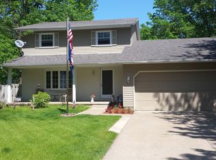 841 Harris Rd, Sheffield Lake, OH 44054