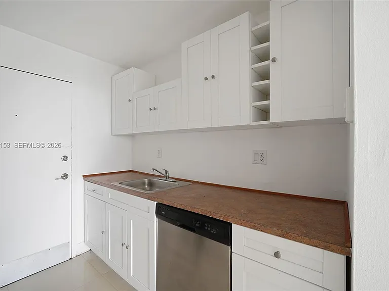 2000 NE 135th St #1010 — Photo 5
