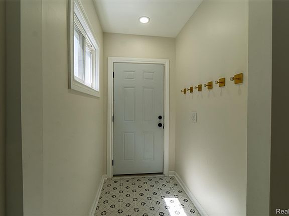 4th image of 9330 Wildemere St