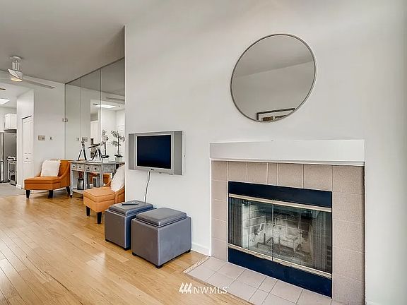 3rd image of 1504 Aurora Ave N APT 503