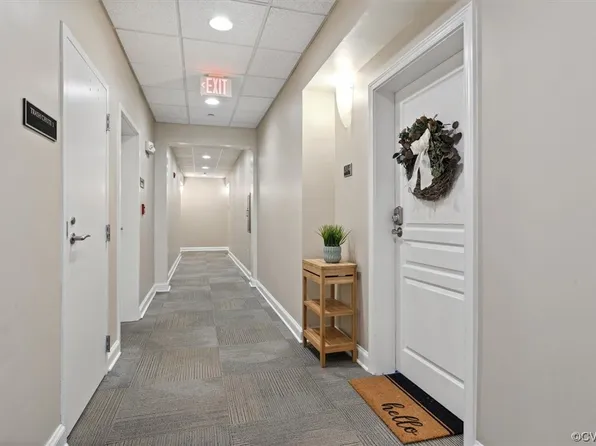 670 Town Center Dr Unit 204, Newport News, VA 23606