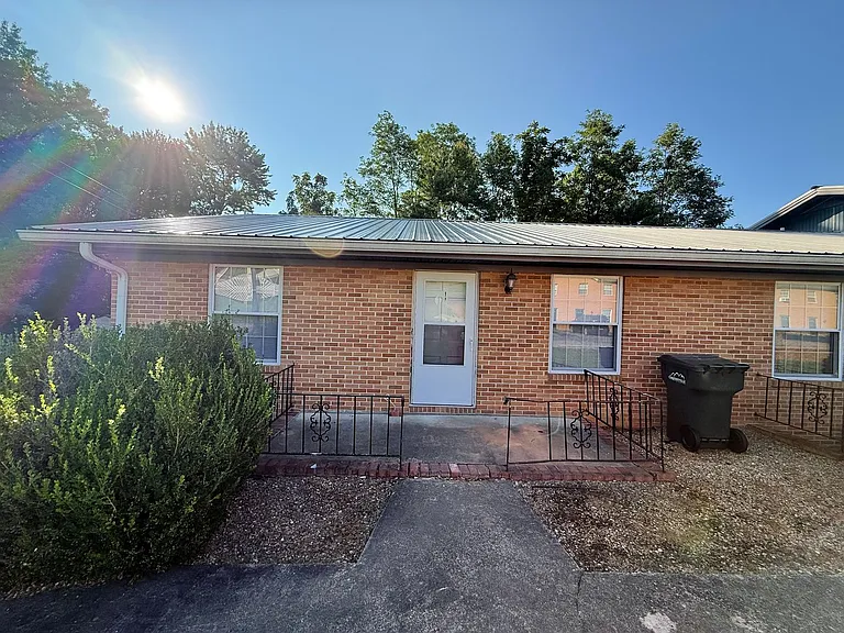 104 Skyview Dr — Photo 17