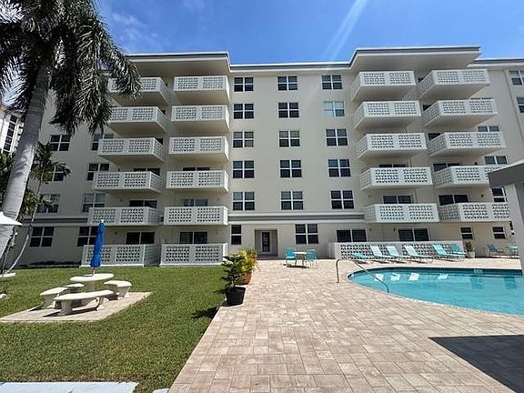 2nd image of 1901 S Ocean Drive #102