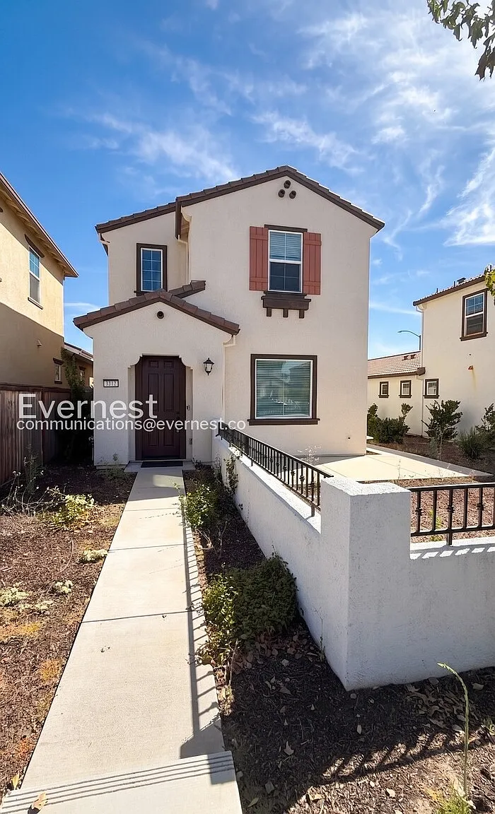 3 bed, 2.5 bath, 1408 sqft, $2,800 — Photo 1