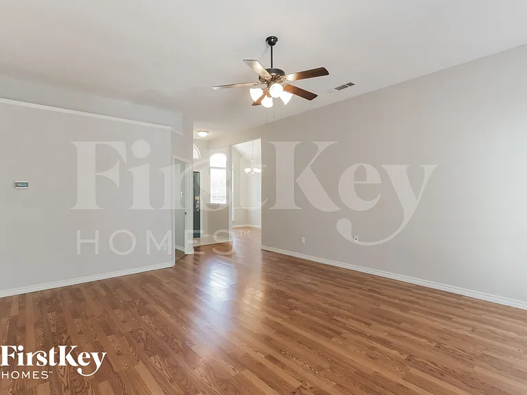 1027 Sea Shell Dr — Photo 4