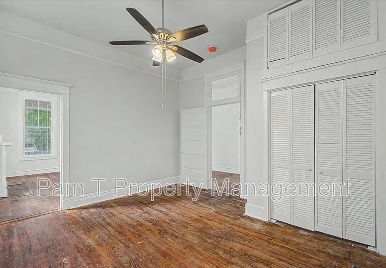 512 E Waldburg Ln — Photo 13