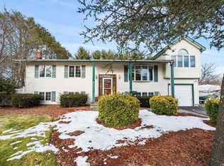 53 Clearview Dr, Wheatley Heights, NY 11798