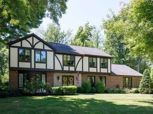 15 Foxhunt Ln, East Amherst, NY 14051