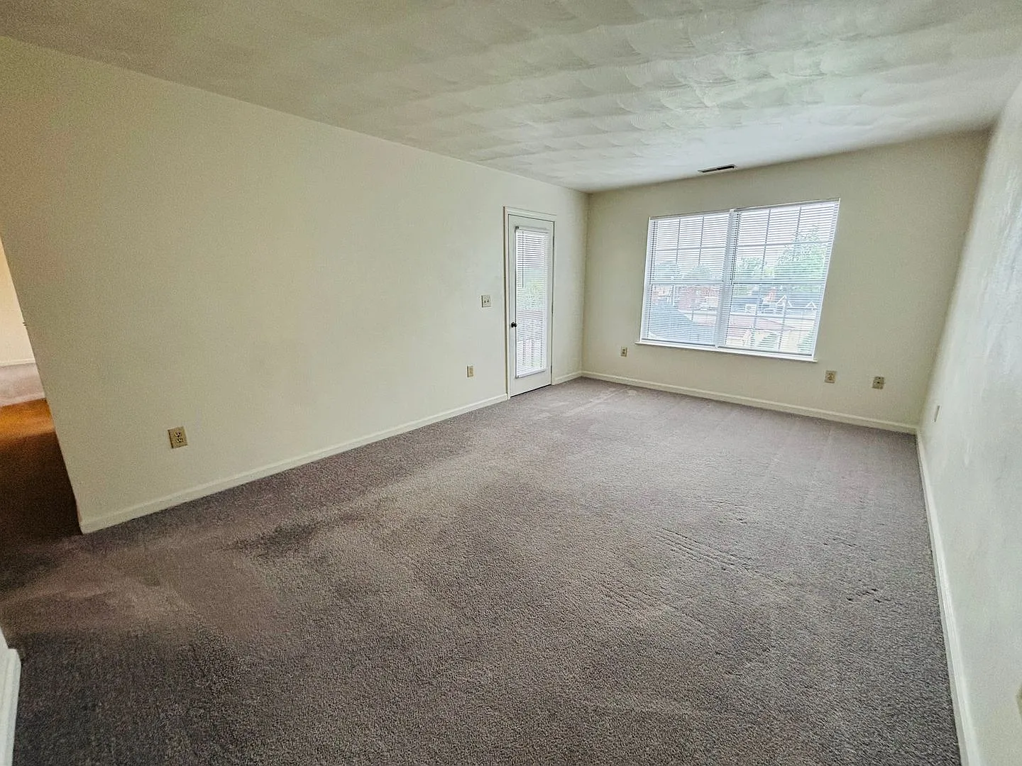 2 Bedroom, 1 Bath Condo — Photo 2