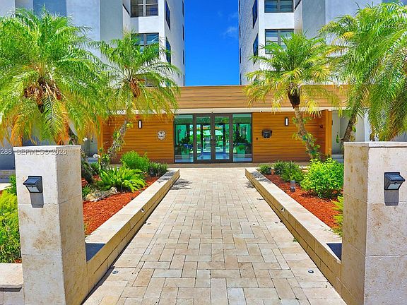 4th image of 9660 W Bay Harbor Dr APT 5A