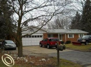 22635 Kay St, South Lyon, MI 48178