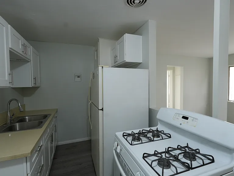 935 S Grand View St #2 — Photo 10