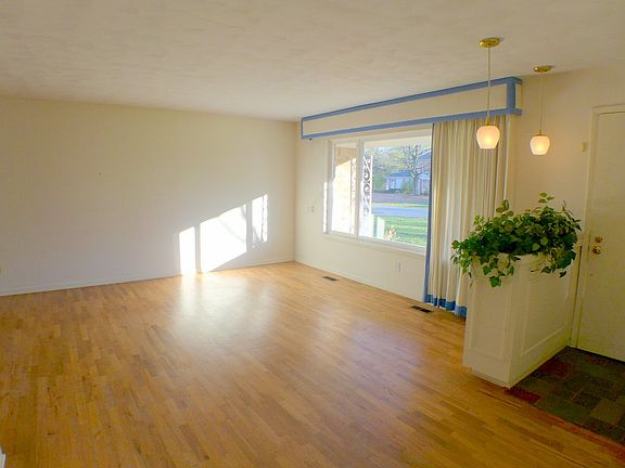 4th image of 2948 Briarcliff Dr