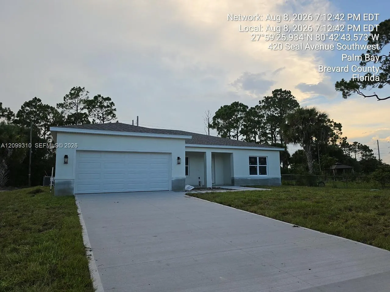 3 bed, 2.0 bath, 1813 sqft, $2,300 — Photo 3