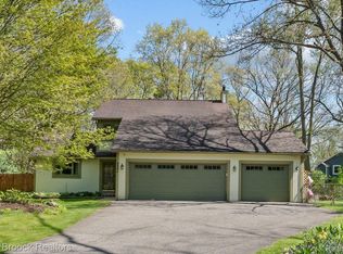 9443 Louise Ln, Commerce Township, MI 48390