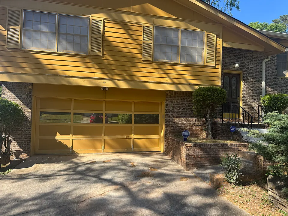 4215 Newcomb Rd