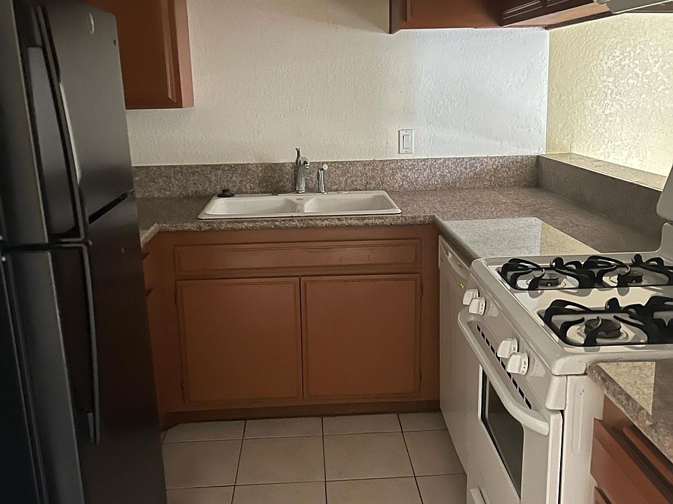 1st image of 421 Loma Ave #B
