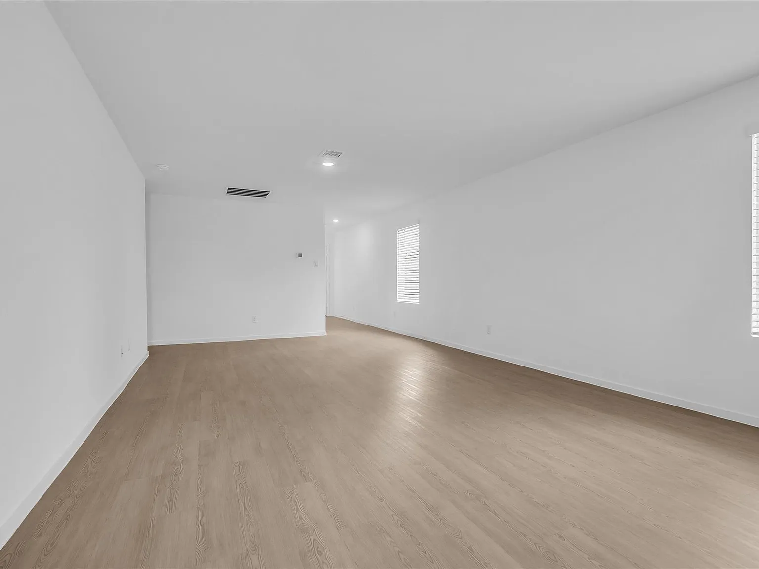 3 bed, 2.0 bath, 1418 sqft, $1,850 — Photo 4