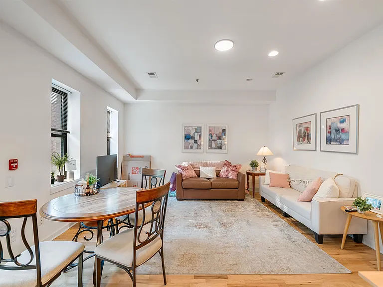 830 Hudson St #4 — Photo 2