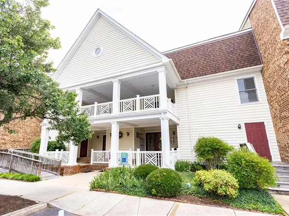 100 Burnt Bridge Way APT E, Yorktown, VA 23692