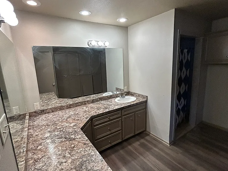 1201 Lumsden Ave — Photo 5
