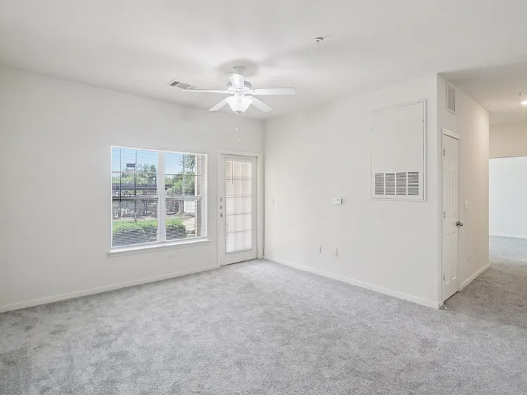 Tuckaway Apartment Homes — Photo 32