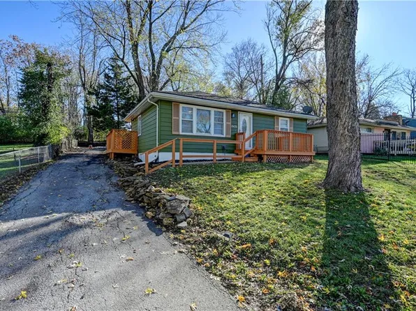 8439 Wayne Ave, Kansas City, MO 64131