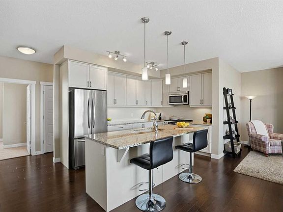 4th image of 26 Cranbrook Pl SE