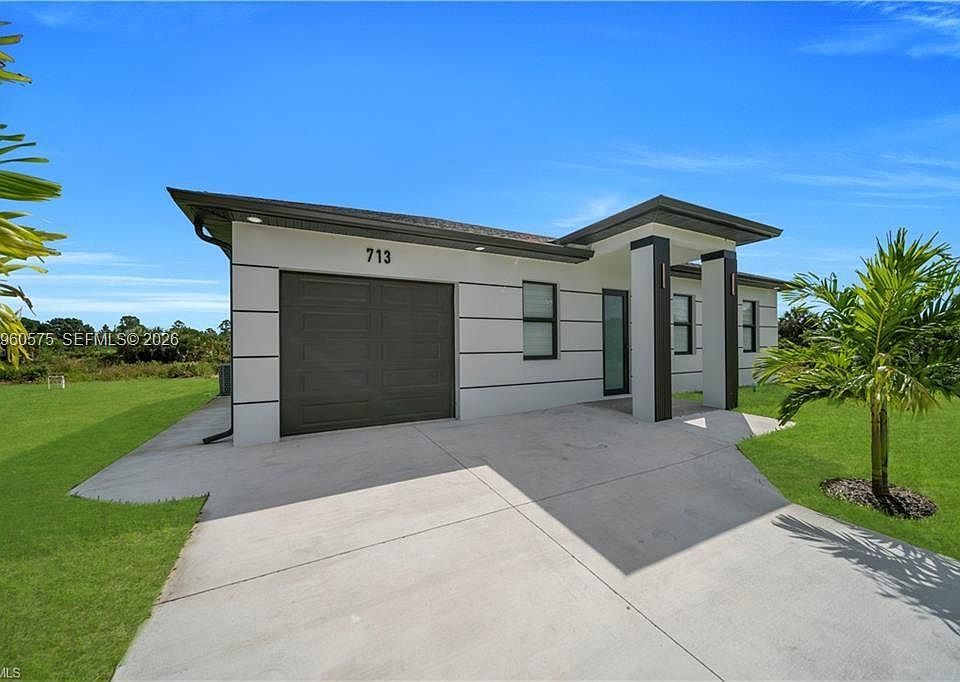 1st image of 711 Roma Ave S