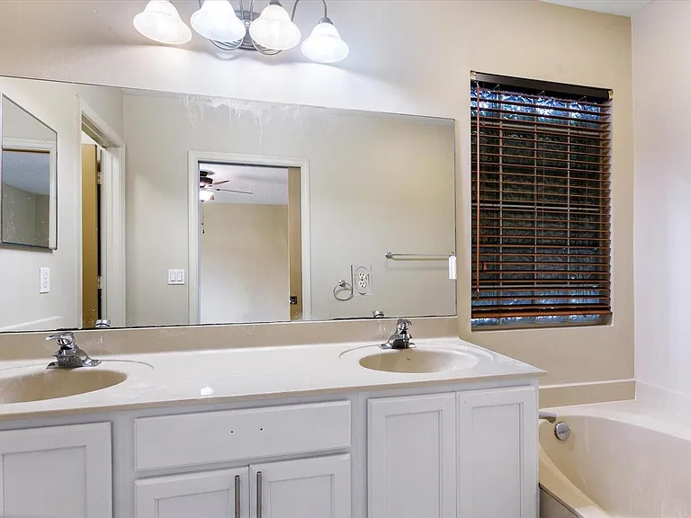 1533 Rialto Dr — Photo 16