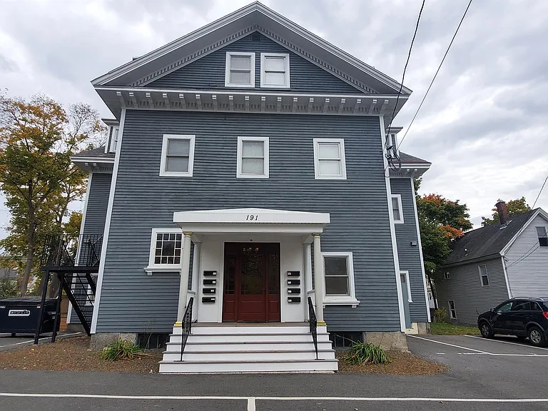 191 Center St — Photo 2