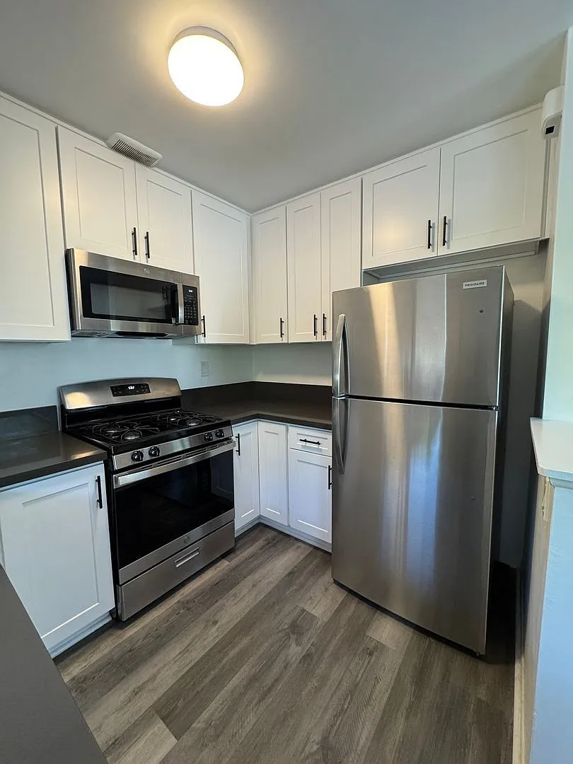 2 bed, 1.0 bath, $2,495 — Photo 2