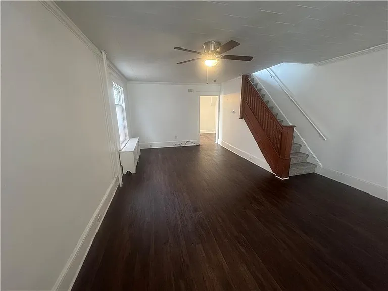 111 E Elm St — Photo 15