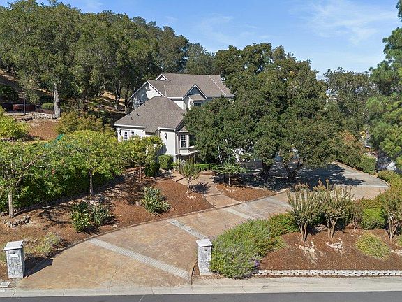 2nd image of 1925 Mantelli Dr