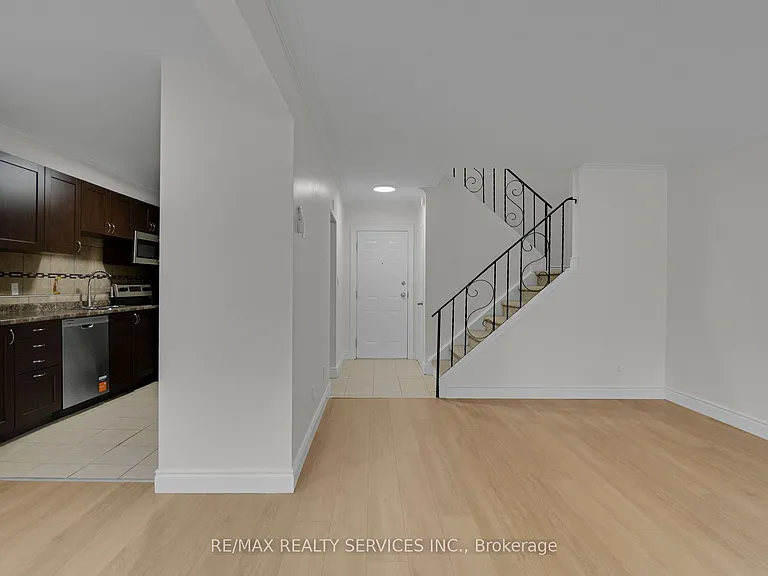 1140 Tavistock Dr #8 — Photo 3