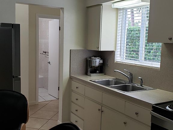 4th image of 637 NE 61st St APT 1