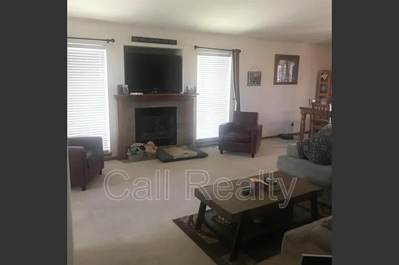 4 bed, 3.0 bath, 2300 sqft, $2,750 — Photo 2