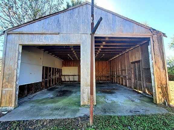 2nd image of 1809 Geffert Dr