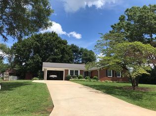 5728 Valley Field Rd, Hickory, NC 28602