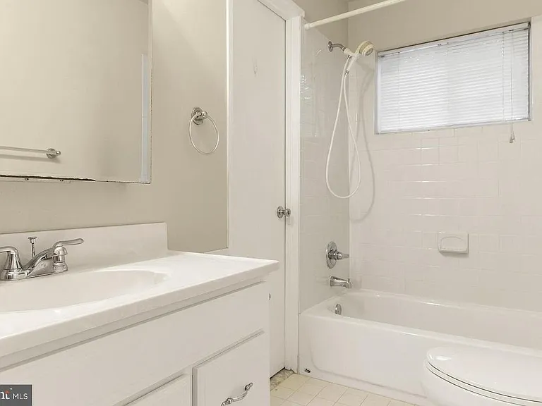 1747 Great Falls St — Photo 4