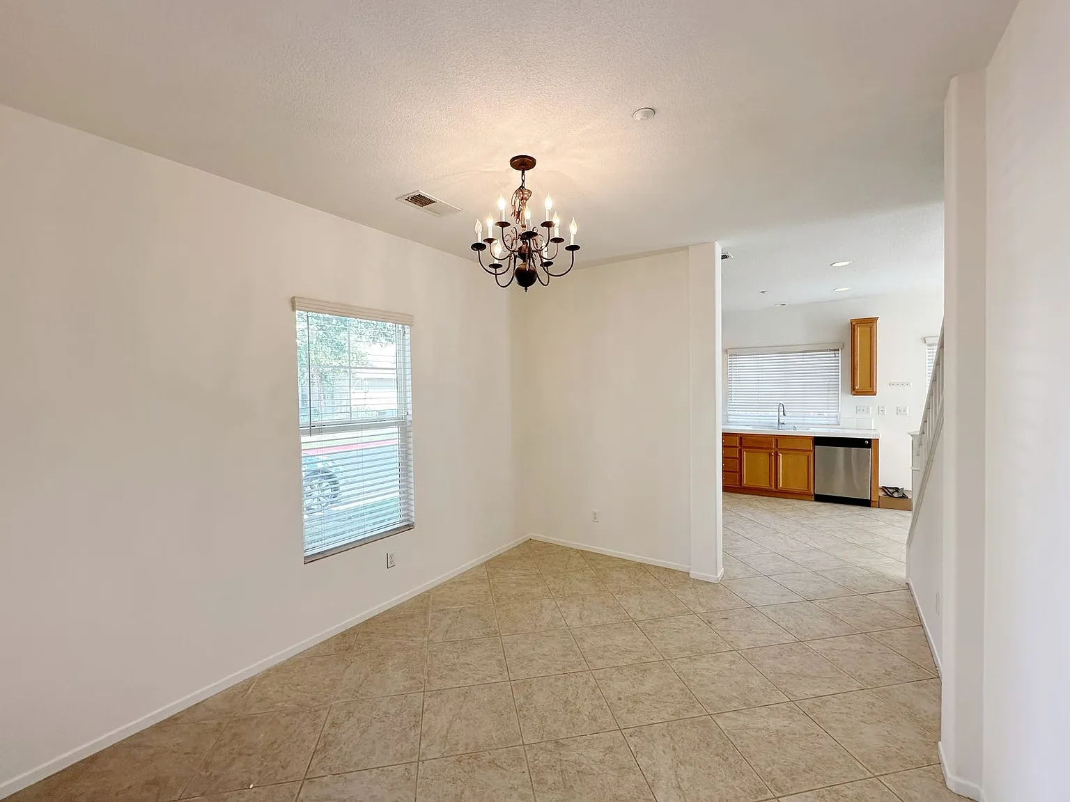 3 bed, 2.5 bath, 1388 sqft, $2,800 — Photo 3