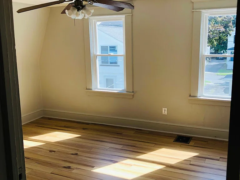 207 E Elm St #1/2 — Photo 10